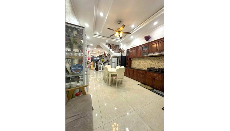 Bán Nhà Mặt Tiền 4 Tầng cạnh KDC Hồng Long Hiệp Bình Phước Thủ Đức 123m2_4.2x30 Chỉ 14 Tỷ Hiếm Có